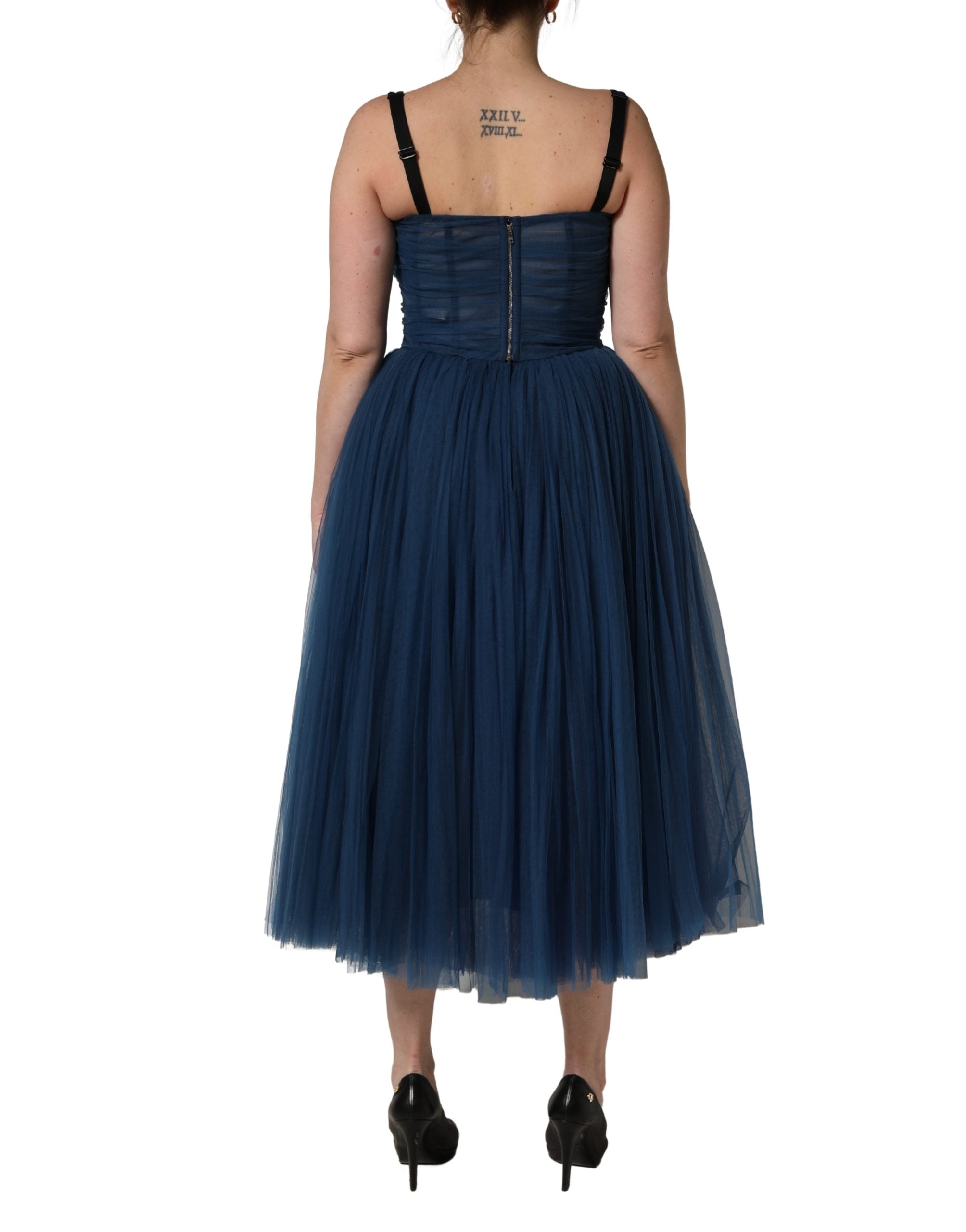 Robe midi en tulle bleu sans manches de Dolce & Gabbana, coupe évasée en ligne A, élégante et raffinée.