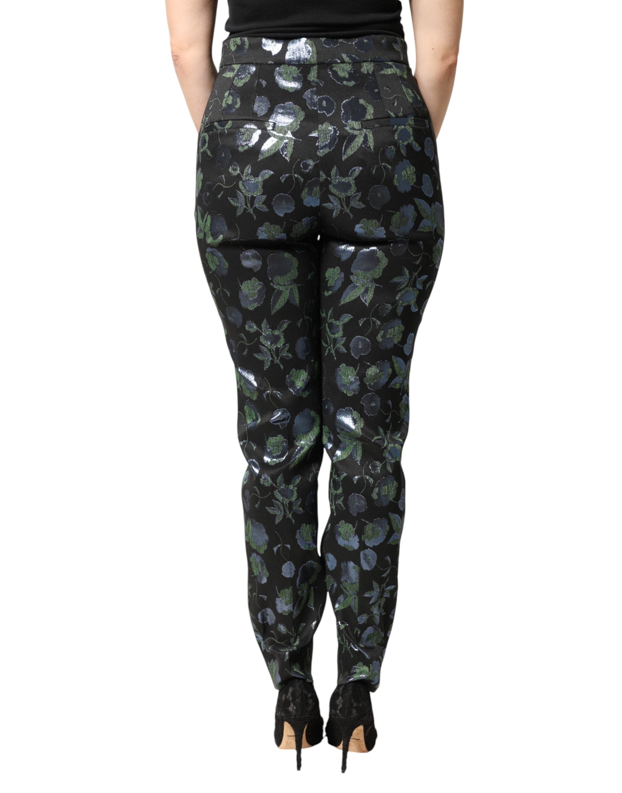 Pantalon slim en tissu floral bleu-vert métallisé de Dolce & Gabbana, style élégant et moderne, vue de face.