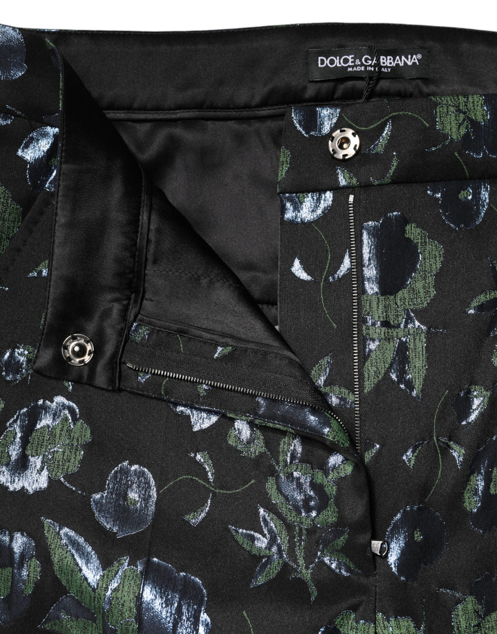 Pantalon slim floral métallique bleu et vert de Dolce & Gabbana, tissu élégant et détails floraux raffinés.