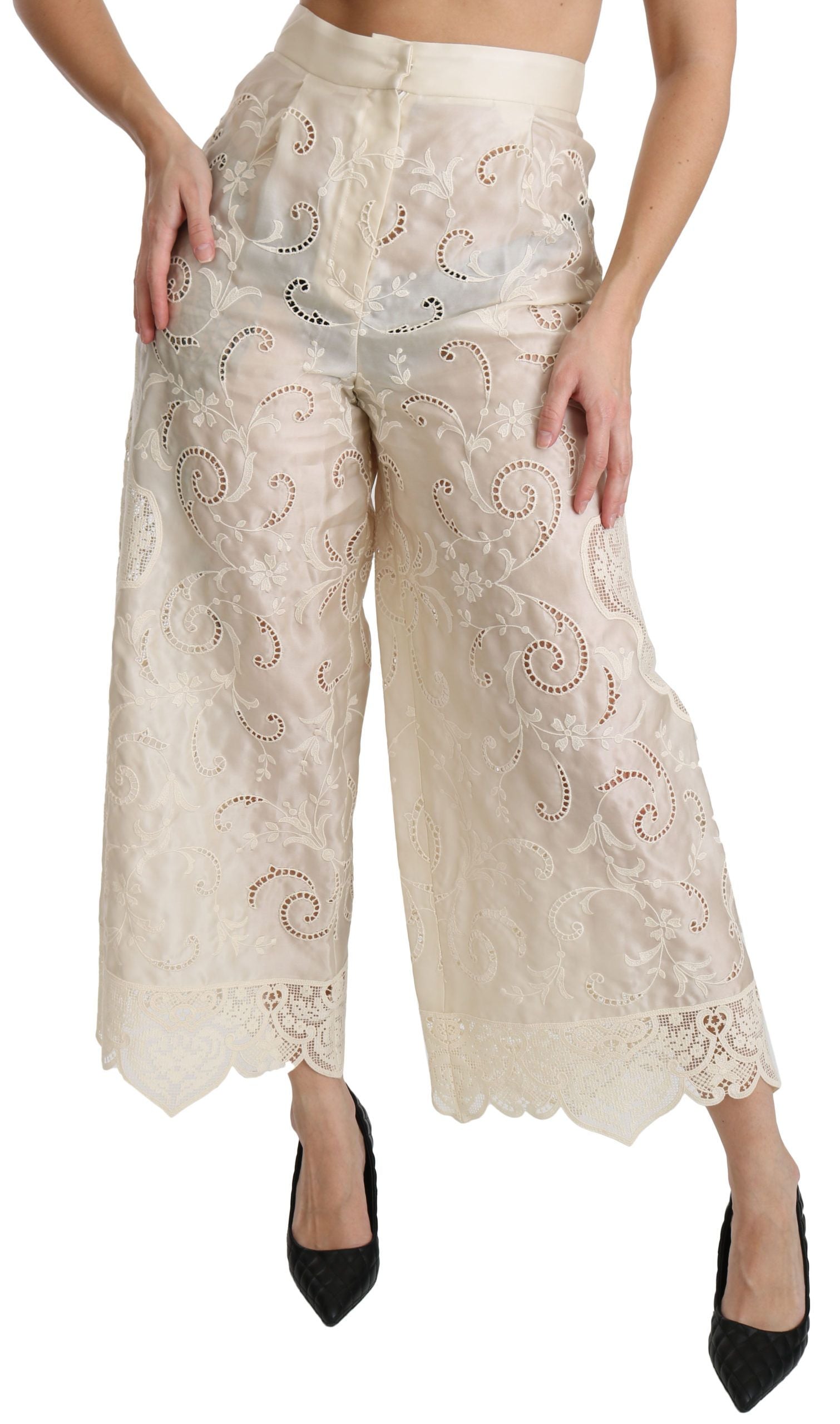 Pantalons palazzo courts en dentelle crème à taille haute de Dolce & Gabbana, élégants et sophistiqués.