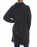 Pull en cachemire gris Dolce & Gabbana Fairy Tale avec cristaux, doux et élégant, visible avec détails en gros plan.