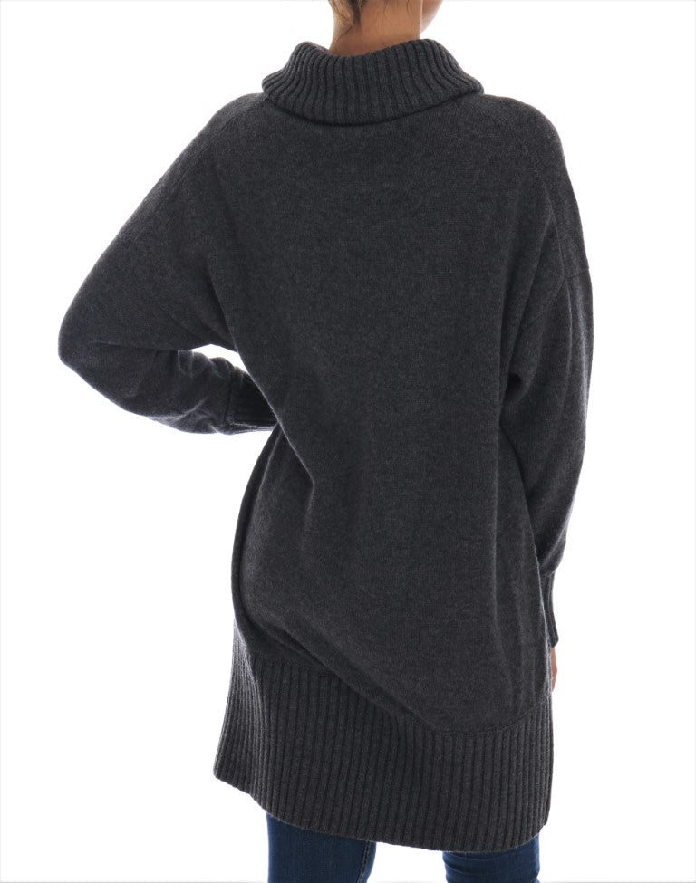 Pull en cachemire gris Dolce & Gabbana Fairy Tale avec cristaux, doux et élégant, visible avec détails en gros plan.