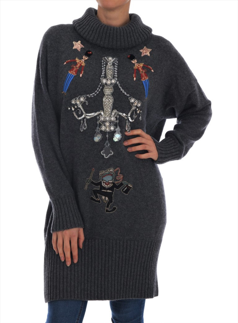 Pull en cachemire gris avec cristaux Dolce & Gabbana Fairy Tale, douceur élégante et détails raffinés visible en image.