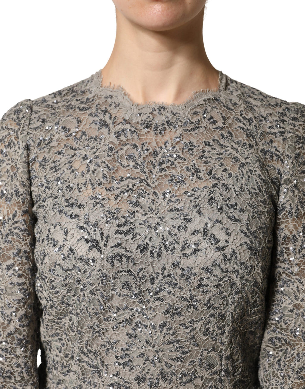 Robe longue en dentelle grise Dolce & Gabbana en coton à manches longues, style élégant et sophistiqué.