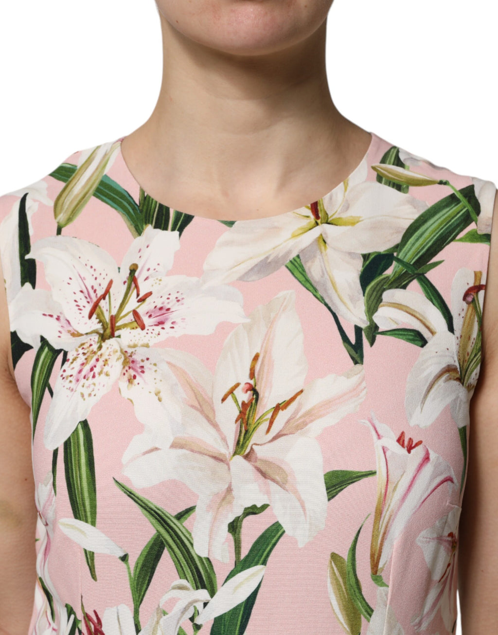 Débardeur rond Dolce & Gabbana à imprimé floral multicolore, léger et élégant, porté sur un mannequin.