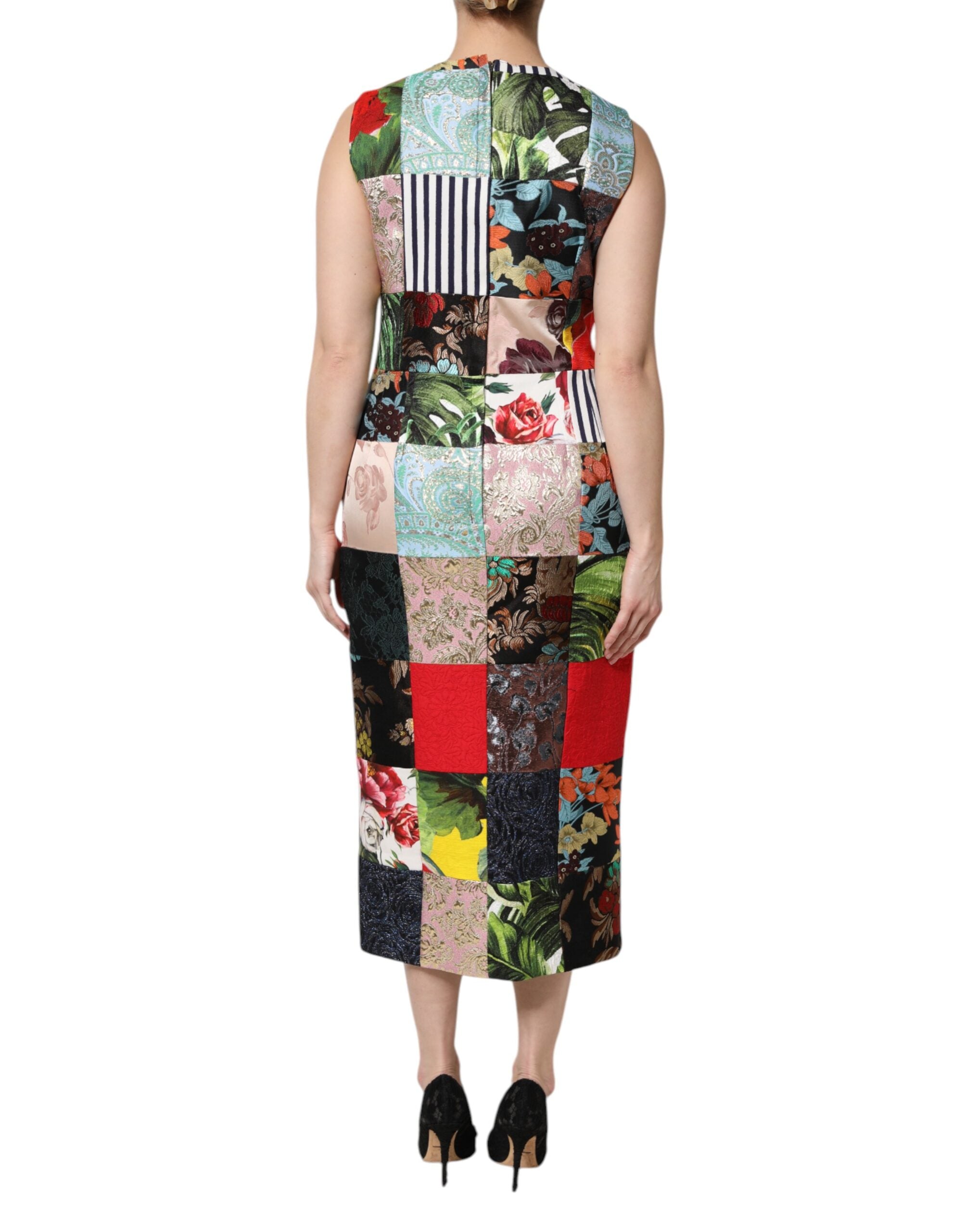 Robe sans manches Dolce & Gabbana à patchwork multicolore, coupe ajustée et élégante, en tissu sophistiqué.