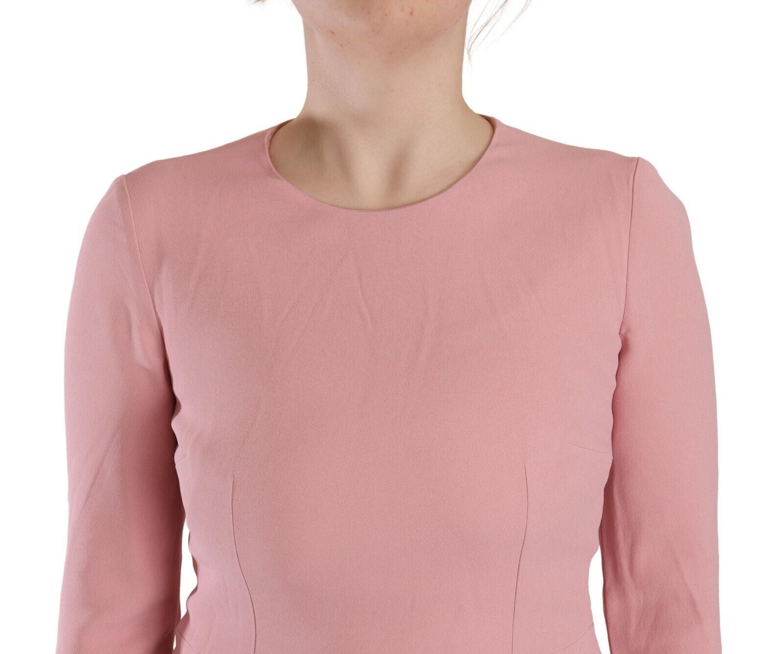 Robe Dolce & Gabbana rose à manches 3/4 en viscose, coupe en ligne A, vue de face avec détails de la robe.