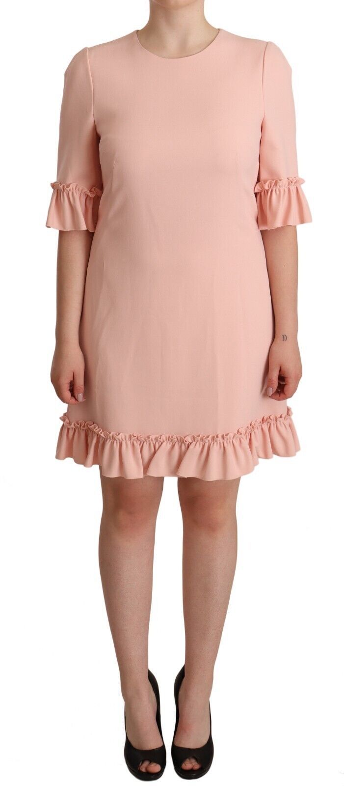 Robe droite en viscose rose avec volants aux manches, marque Dolce & Gabbana, élégante et sophistiquée.