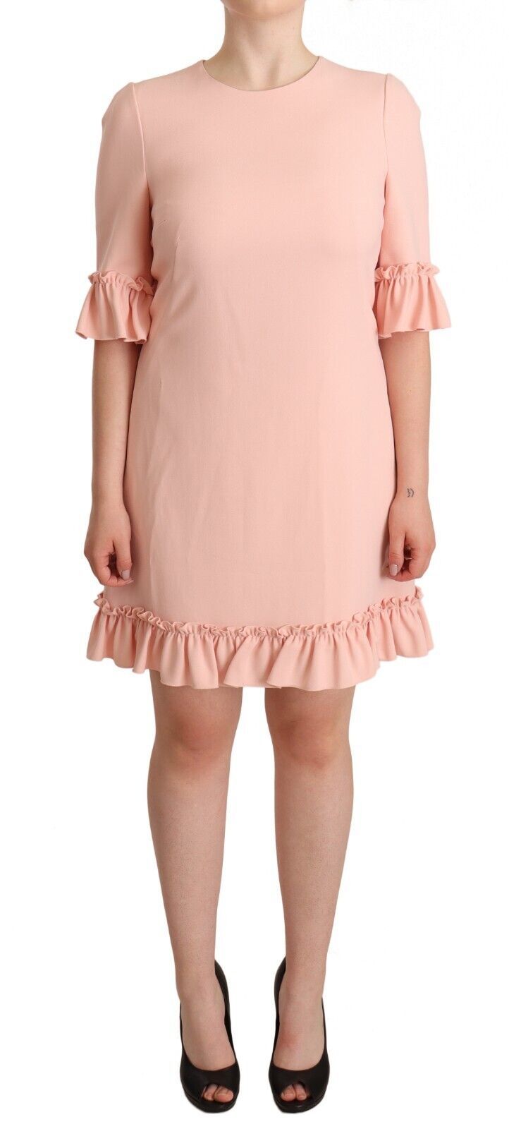Robe droite en viscose rose avec manches froncées et volants, signature Dolce & Gabbana, pour une allure élégante et féminine.