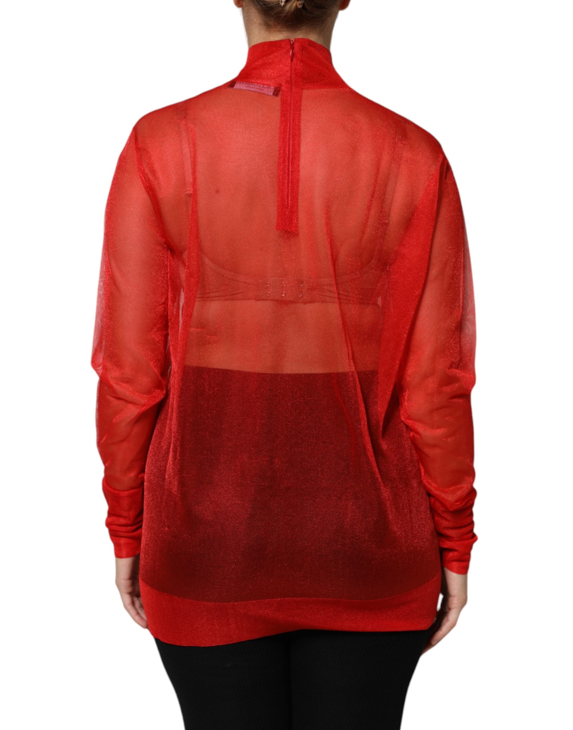 Blouse rouge en tulle à col roulé à manches longues de Dolce & Gabbana, détail élégant et tissu léger.