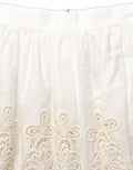 Jupe mini blanche Dolce & Gabbana à broderie florale en forme d'A-line, élégante et raffinée.