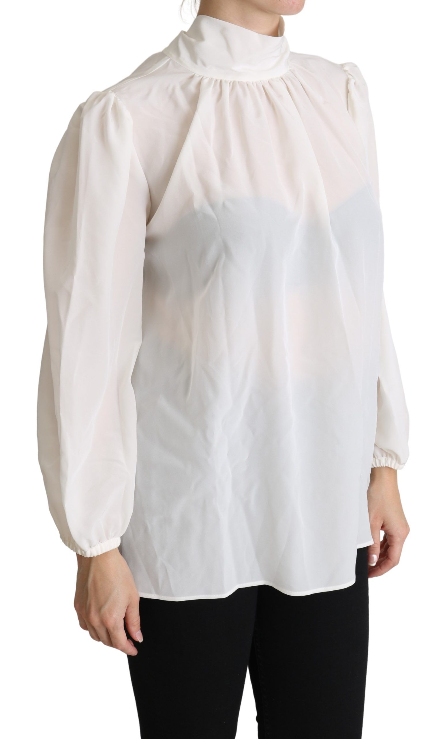 Chemise blanche en soie Dolce & Gabbana avec un nœud papillon long à manches longues, élégante et sophistiquée.