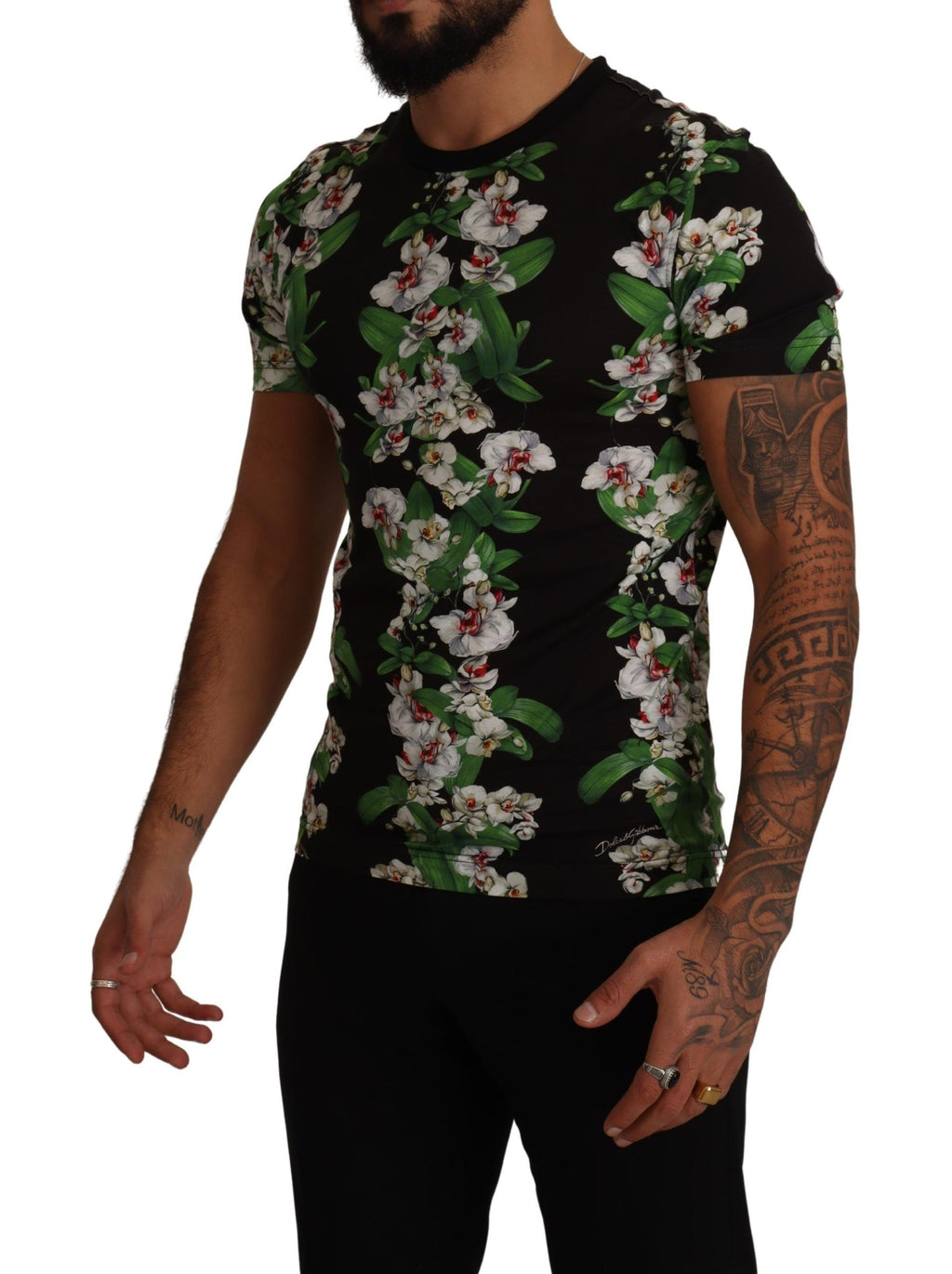 T-shirt à col rond noir Dolce & Gabbana avec imprimé floral, coupe décontractée, visible sur un mannequin.