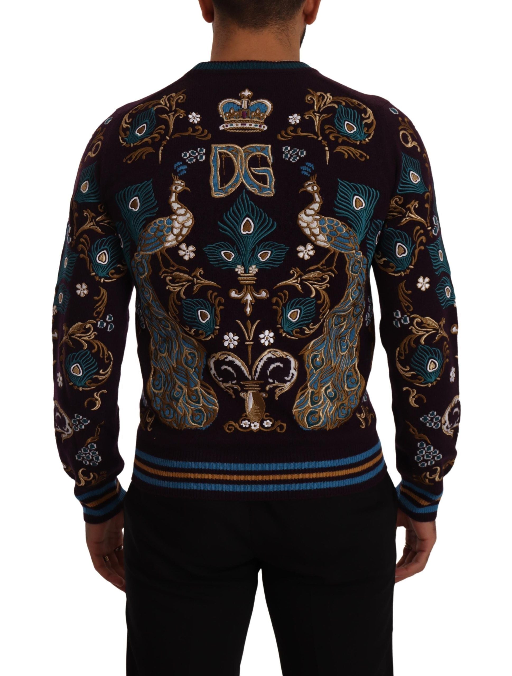 Pull en cachemire Bordeaux Dolce & Gabbana avec broderie de la couronne DG, élégant et confortable.