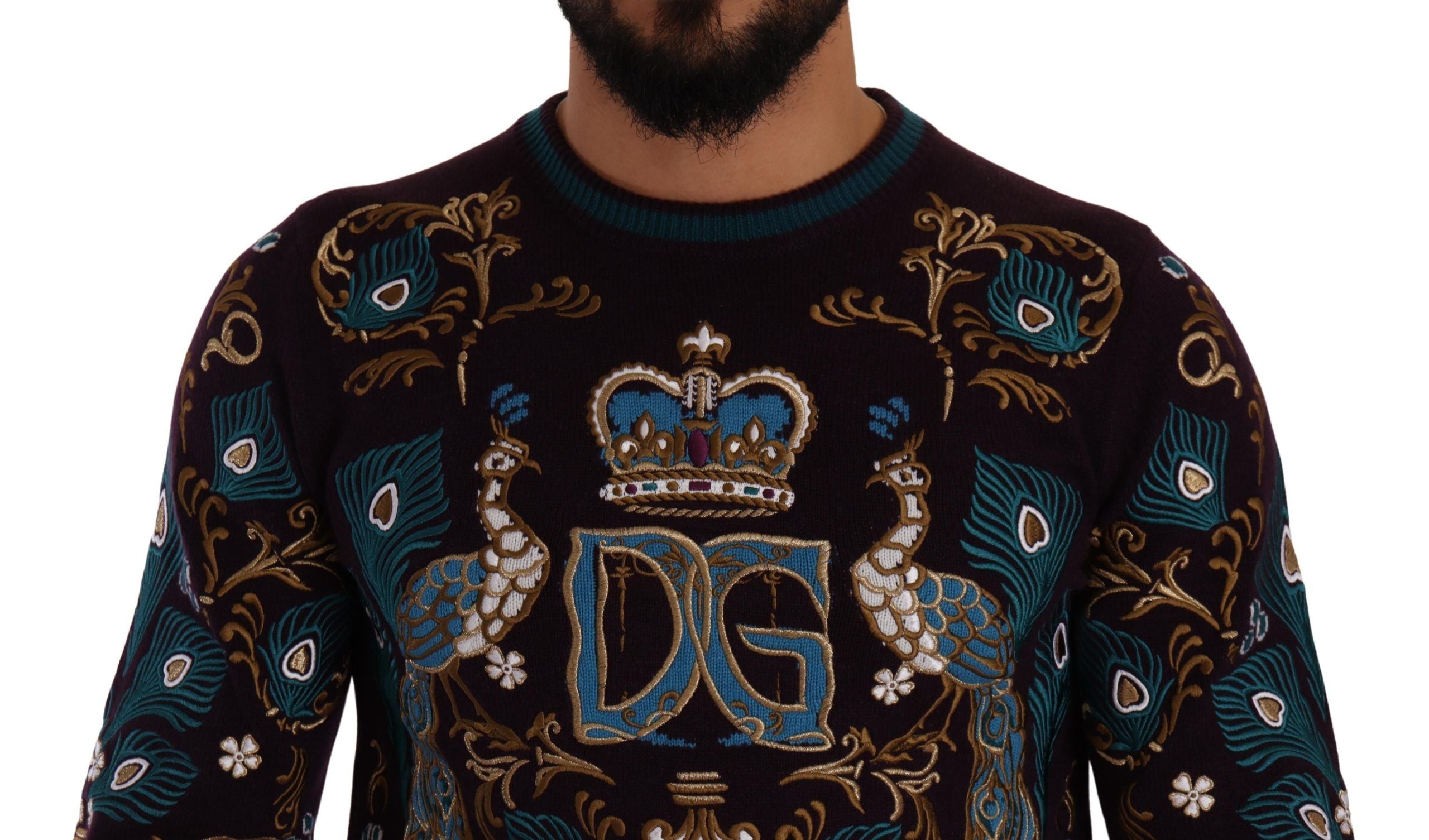 Pull en cachemire Bordeaux Dolce & Gabbana avec broderie de couronne DG, détail élégant et confortable.