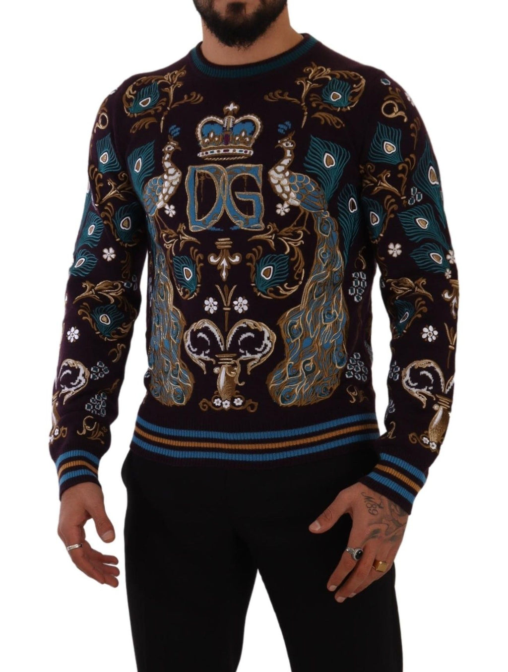 Pull en cachemire Bordeaux Dolce & Gabbana avec broderie de la couronne DG, style élégant et confortable.