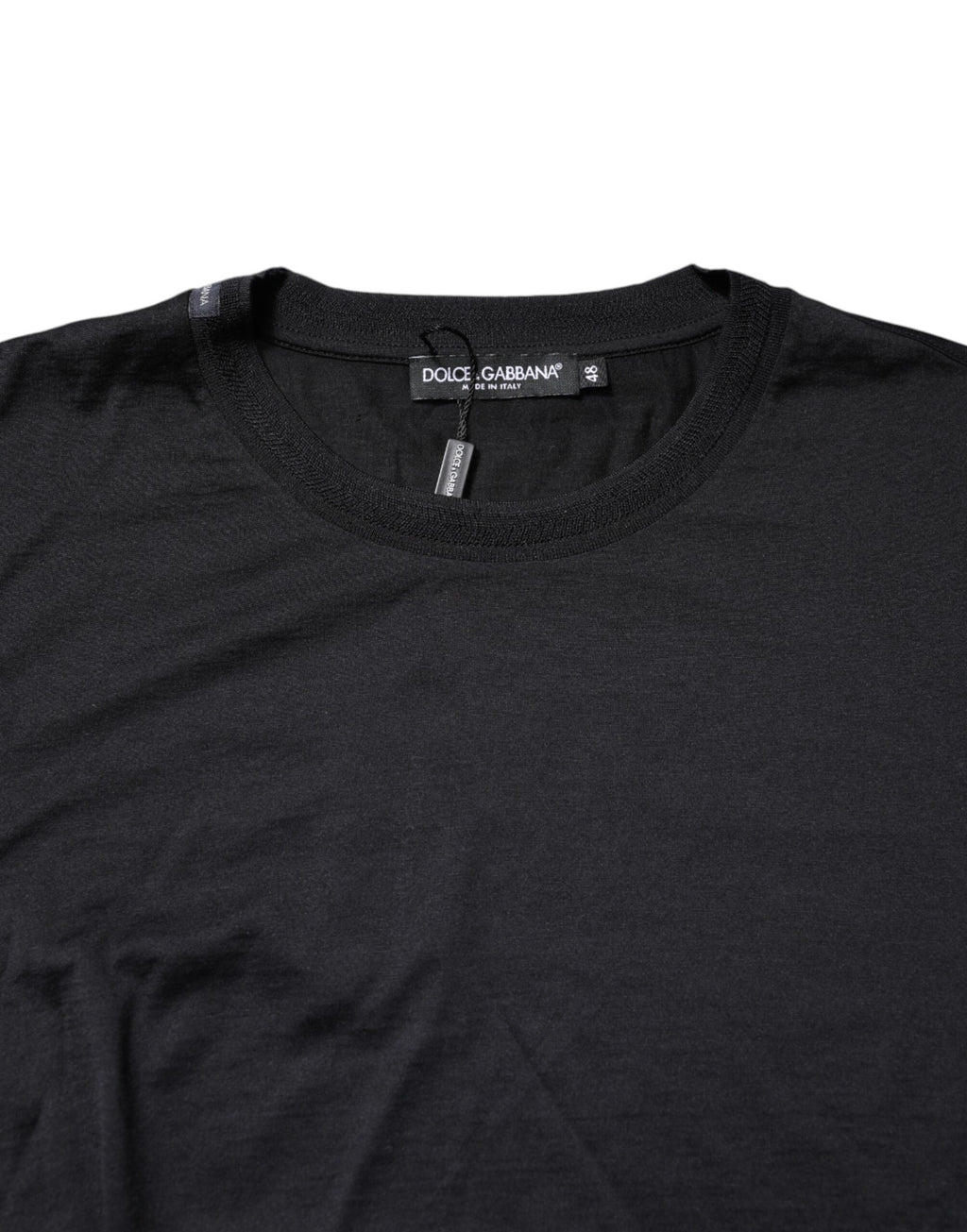 Pull homme en soie bleu foncé Dolce & Gabbana avec col rond, vue de face, détails du pull en gros plan.