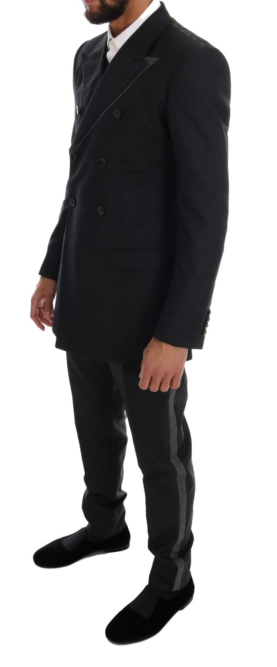 Costume trois pièces en laine grise Dolce & Gabbana, veste croisée double boutonnage, pantalon assorti et gilet élégant.
