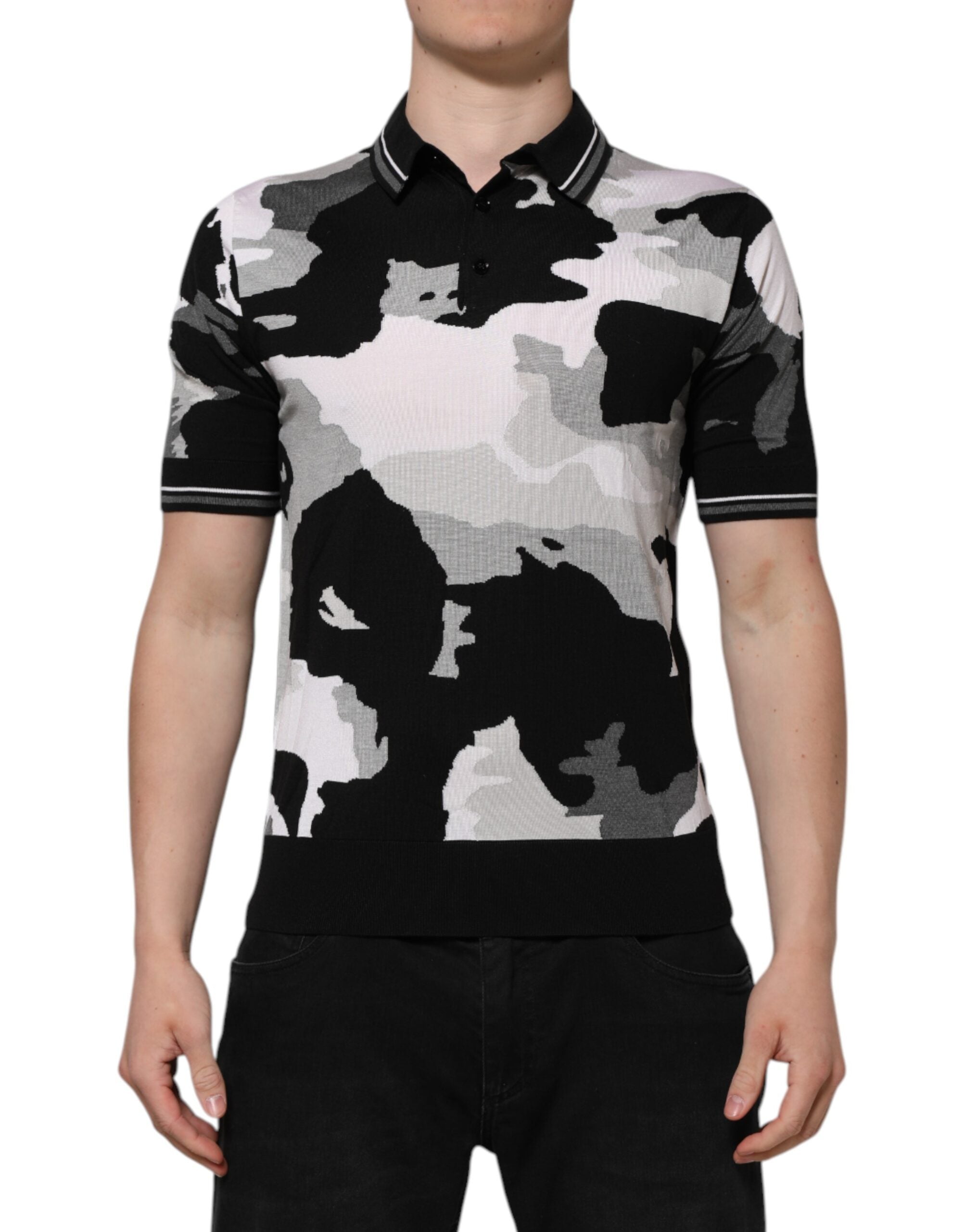 Polo Dolce & Gabbana multicolore avec col en camouflage, t-shirt pour homme, vue de face avec motif coloré.