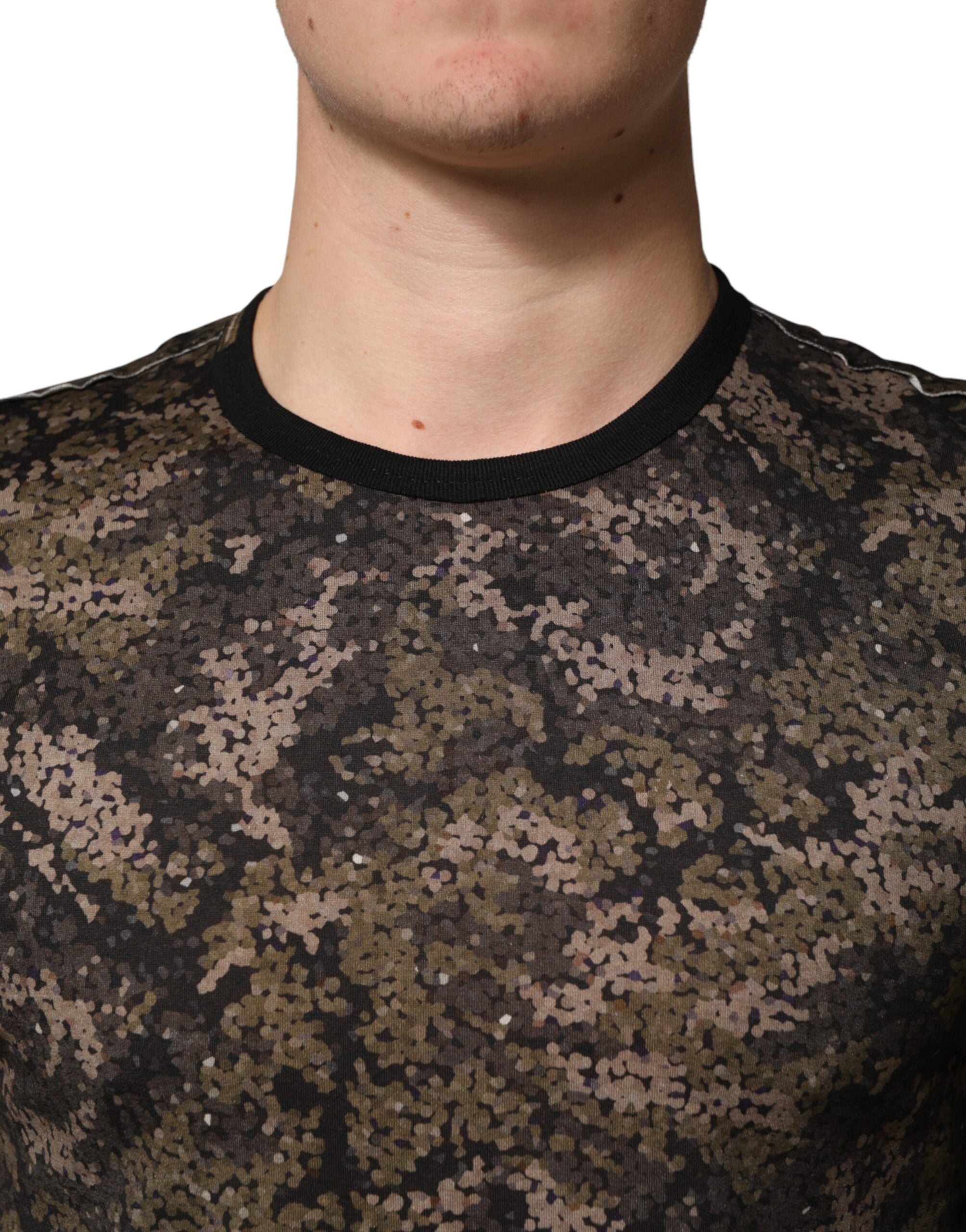 T-shirt à manches longues Dolce & Gabbana multicolore avec motif camouflage, design moderne et style élégant.