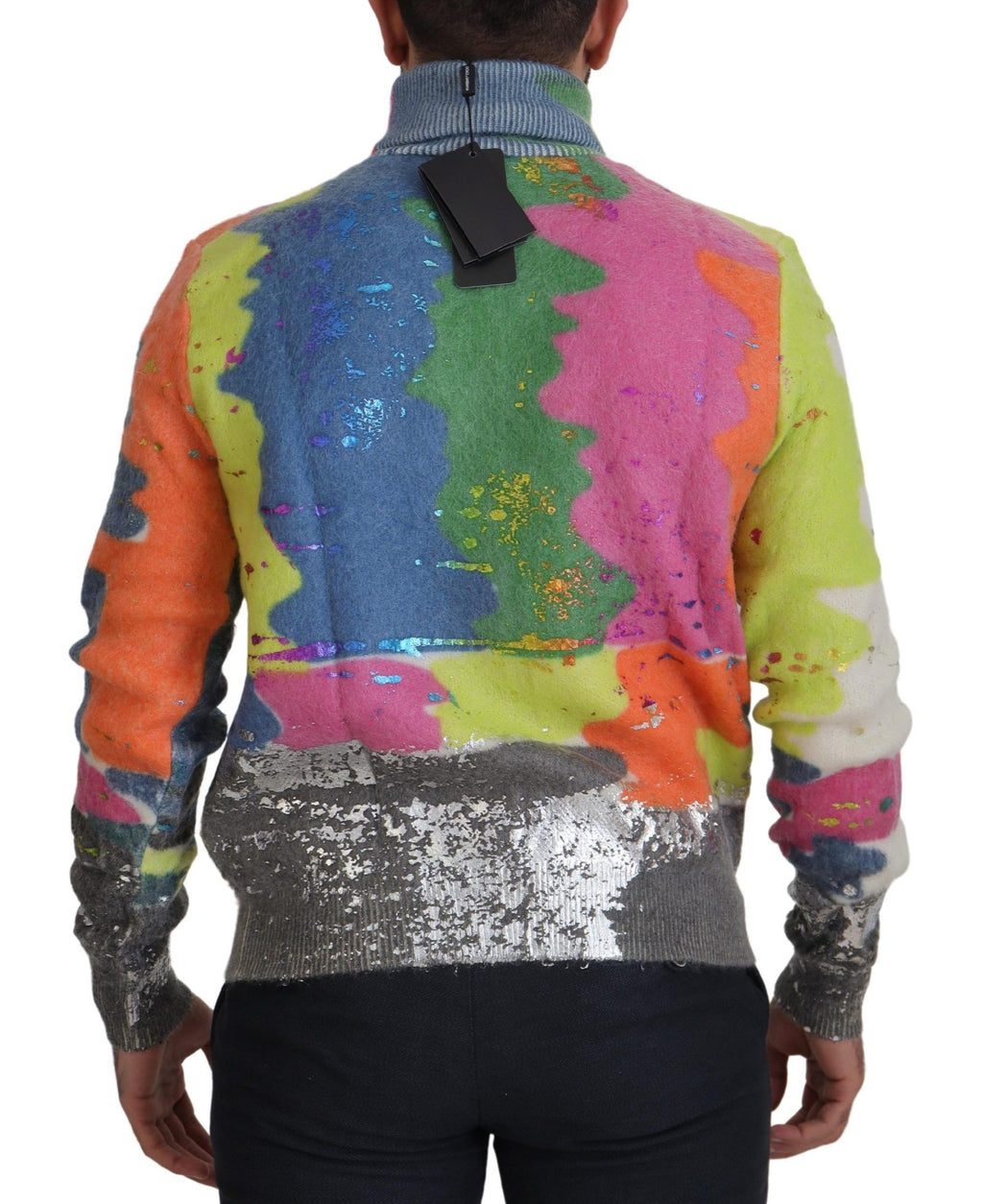 Pull en mohair multicolore Dolce & Gabbana à col roulé, style élégant et chaud, avec motifs colorés visibles sur le pull.