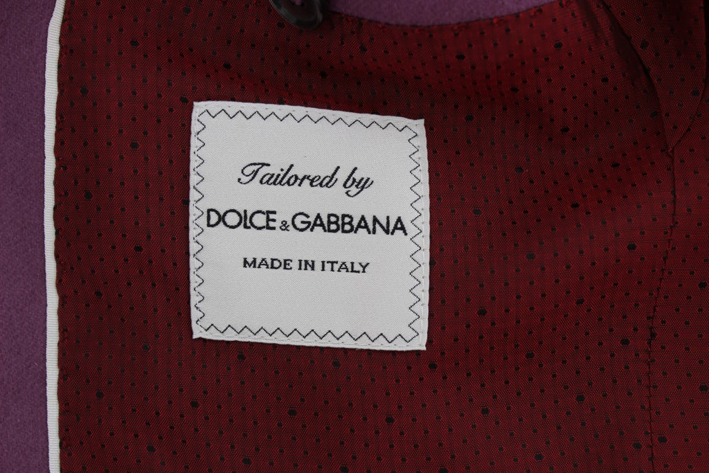 Veste blazer slim fit en cachemire violet Dolce & Gabbana, élégante et douce, portée sur un mannequin.