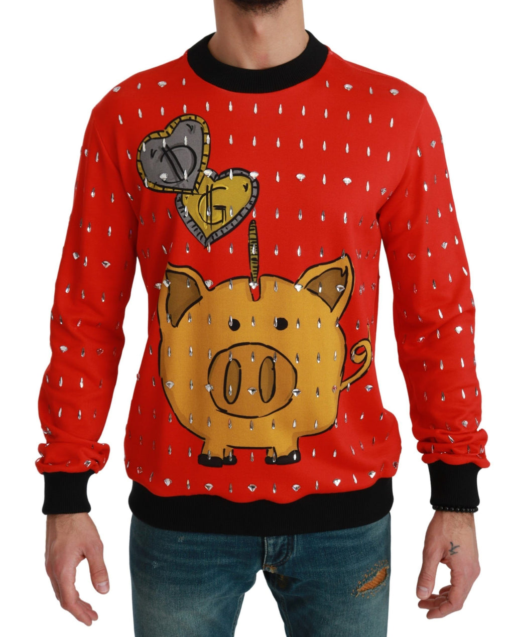 Pull Dolce & Gabbana rouge avec motif cochon en cristal, taille XS, devant du pull à motifs colorés.