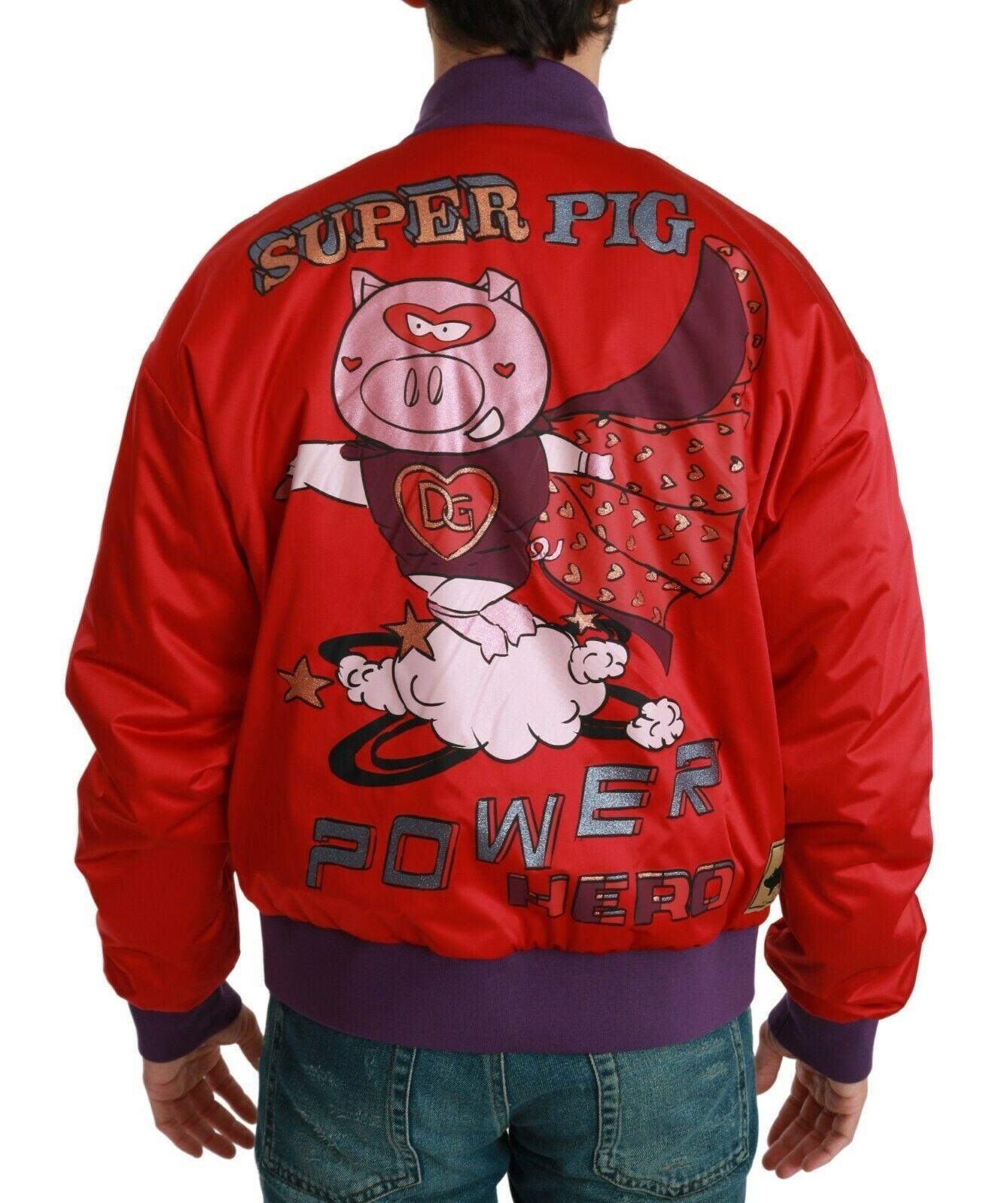 Veste bomber rouge Dolce & Gabbana Year of the Pig avec motifs colorés et logo, mode urbaine élégante et tendance.