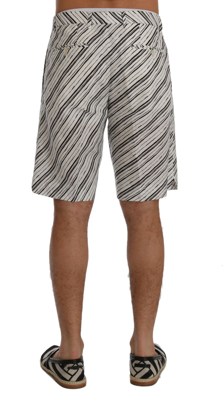 Shorts décontractés à rayures blanches et noires de Dolce & Gabbana, style casual, en tissu léger, visible en détail dans l'image.