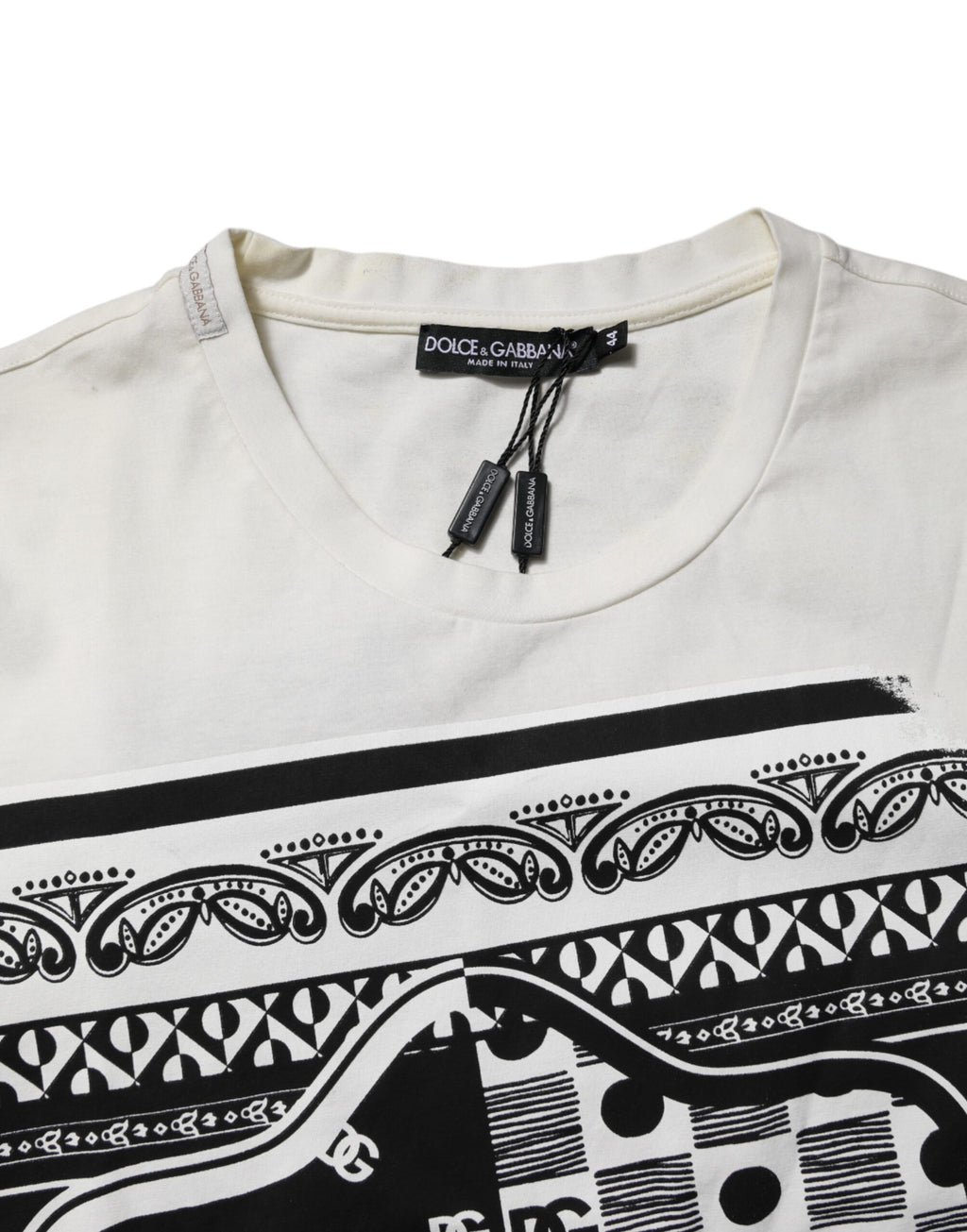 T-shirt blanc Dolce & Gabbana en coton avec logo et motif bandana, vue de face, détails du design.