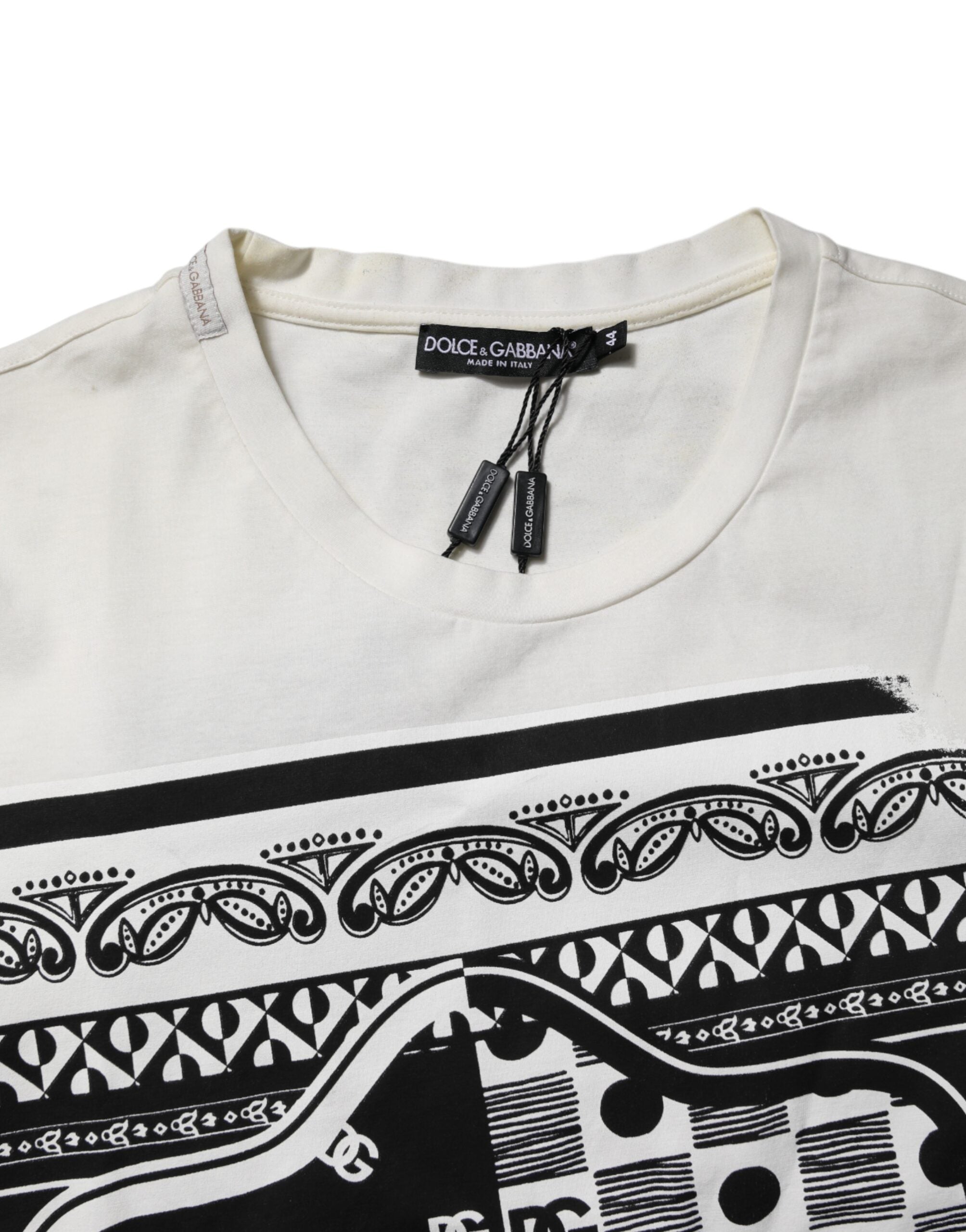 T-shirt blanc Dolce & Gabbana en coton avec logo et motif bandana, vue de face, détails du design.