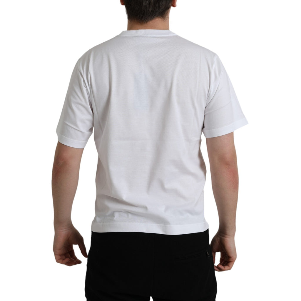 T-shirt blanc Dolce & Gabbana avec logo, col rond en coton, style décontracté et moderne, visible sur l'image.