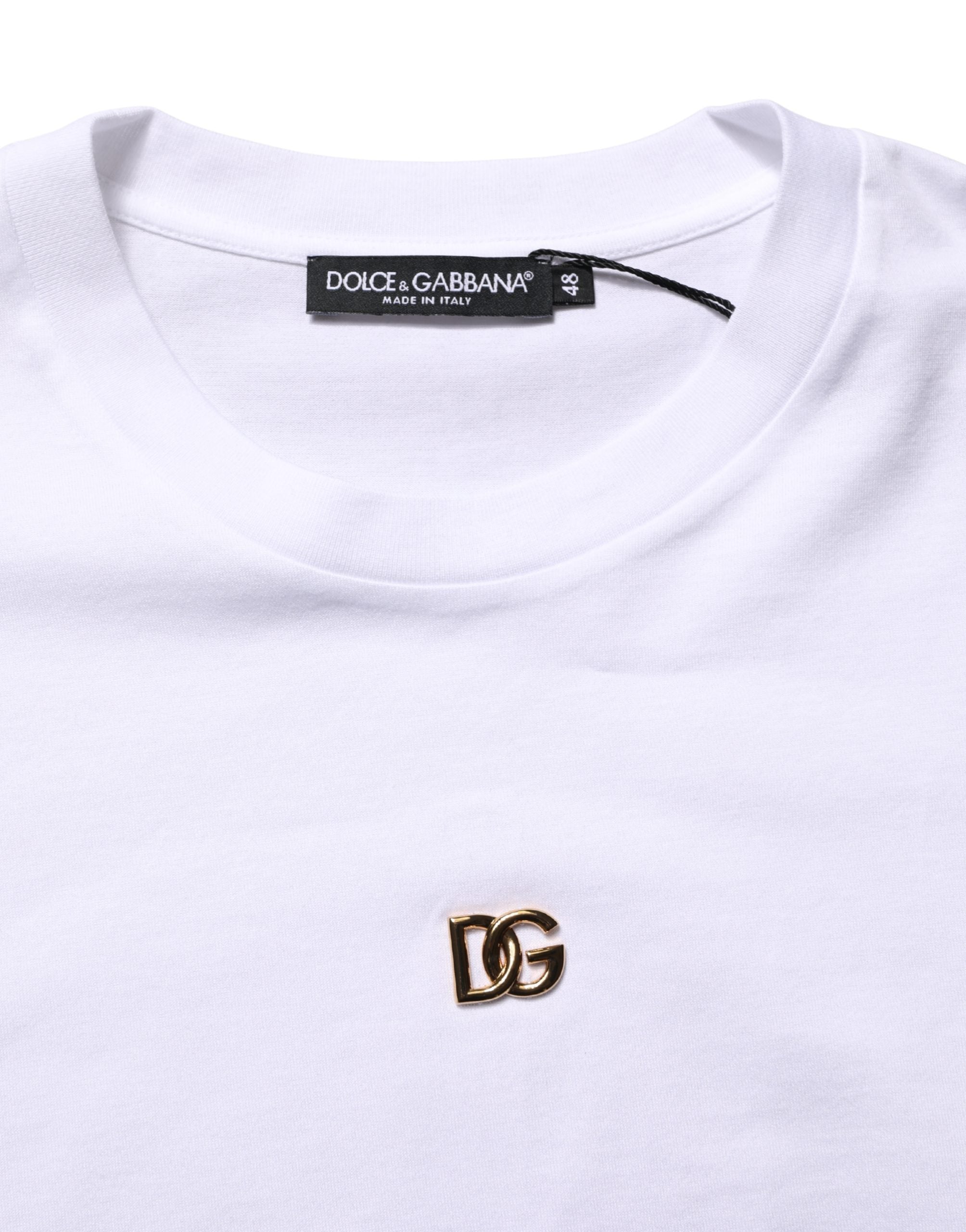 T-shirt blanc en coton Dolce & Gabbana avec logo métallique DG à manches courtes, mode élégante et décontractée.