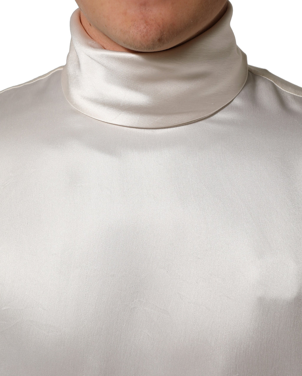 Pull à col roulé en soie blanche Dolce & Gabbana, manches longues, élégance et confort.