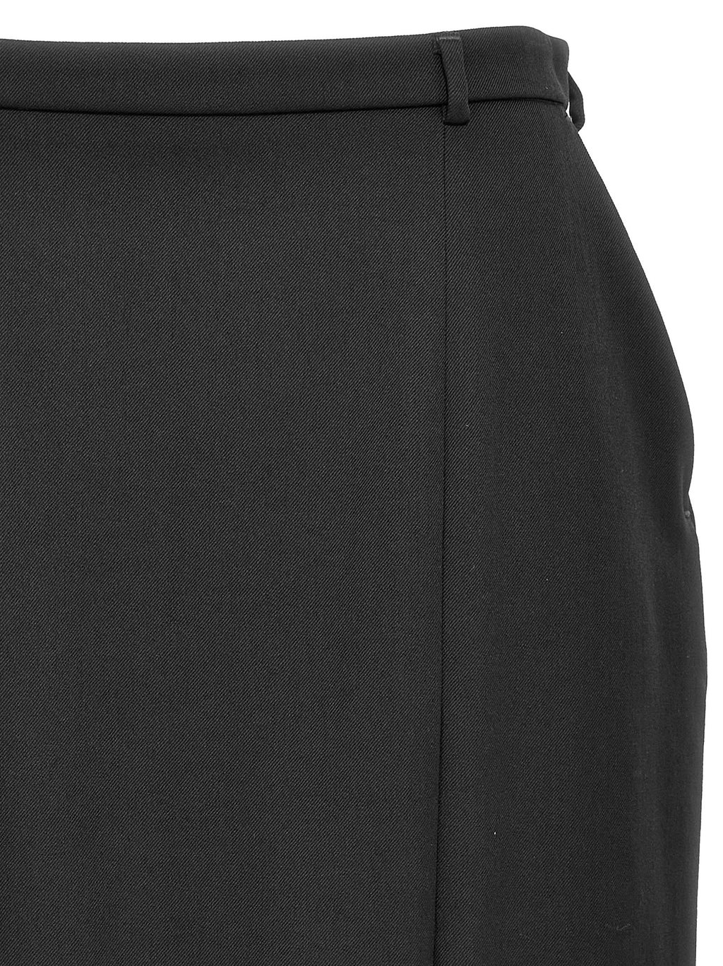 Jupe midi en laine vierge noire de Dolce & Gabbana, élégante et fluide, portée avec un style sophistiqué.