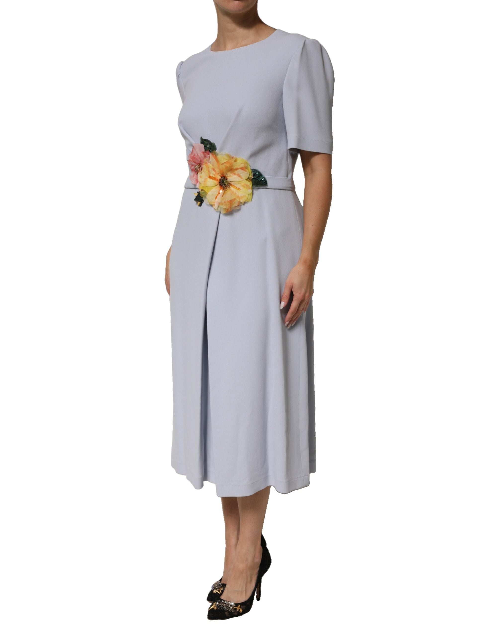 Robe en viscose avec appliqué floral de Dolce & Gabbana Light Blue, élégante et fluide, portée avec style.
