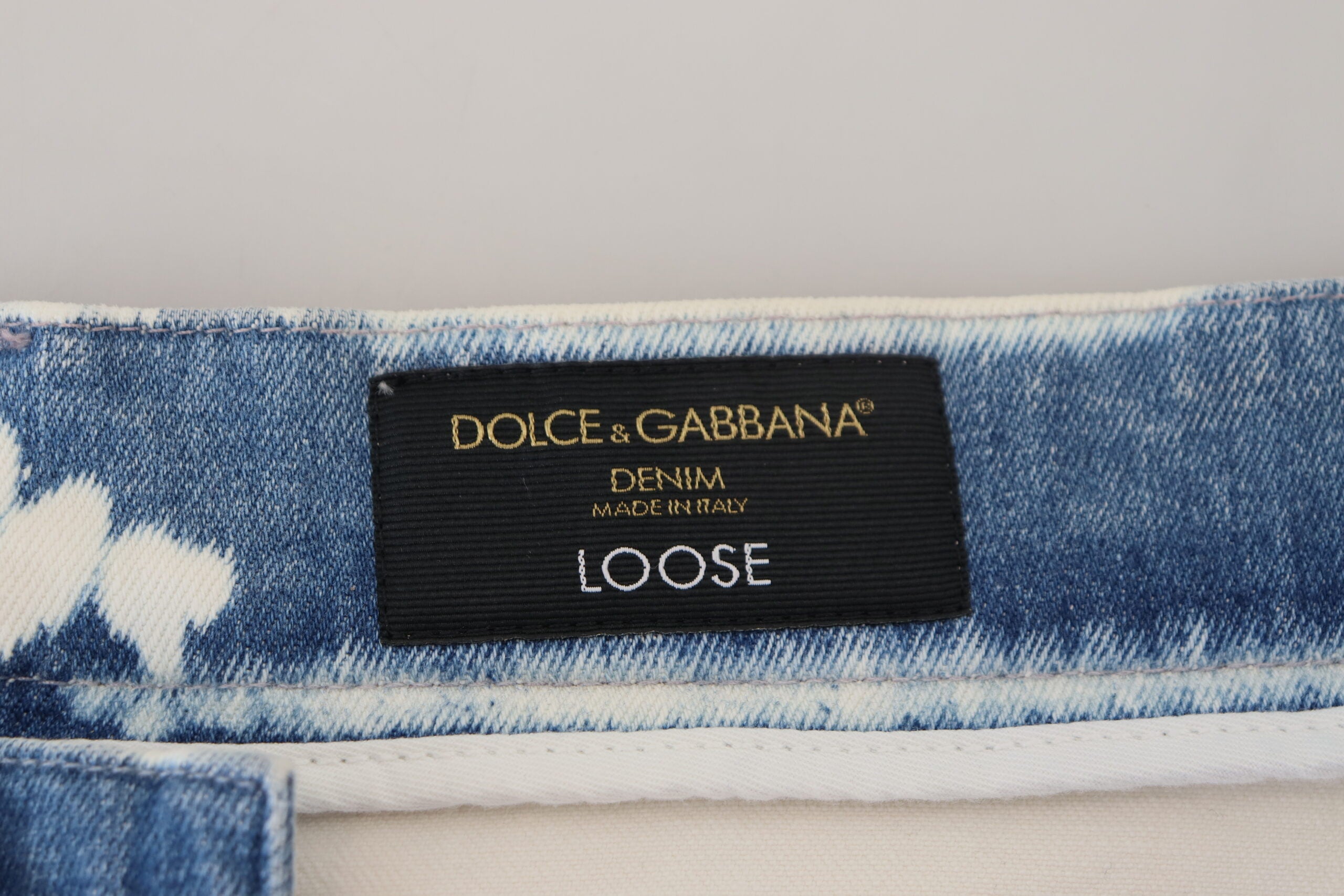 Jeans homme Dolce & Gabbana Blue Ceasar en denim coton à coupe décontractée, visibles avec détails et finition.