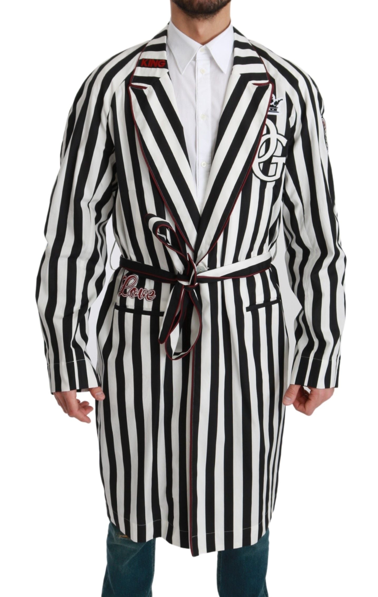 Robe de nuit noire Dolce & Gabbana en coton blanc avec détails élégants, vue de l'avant sur le mannequin.