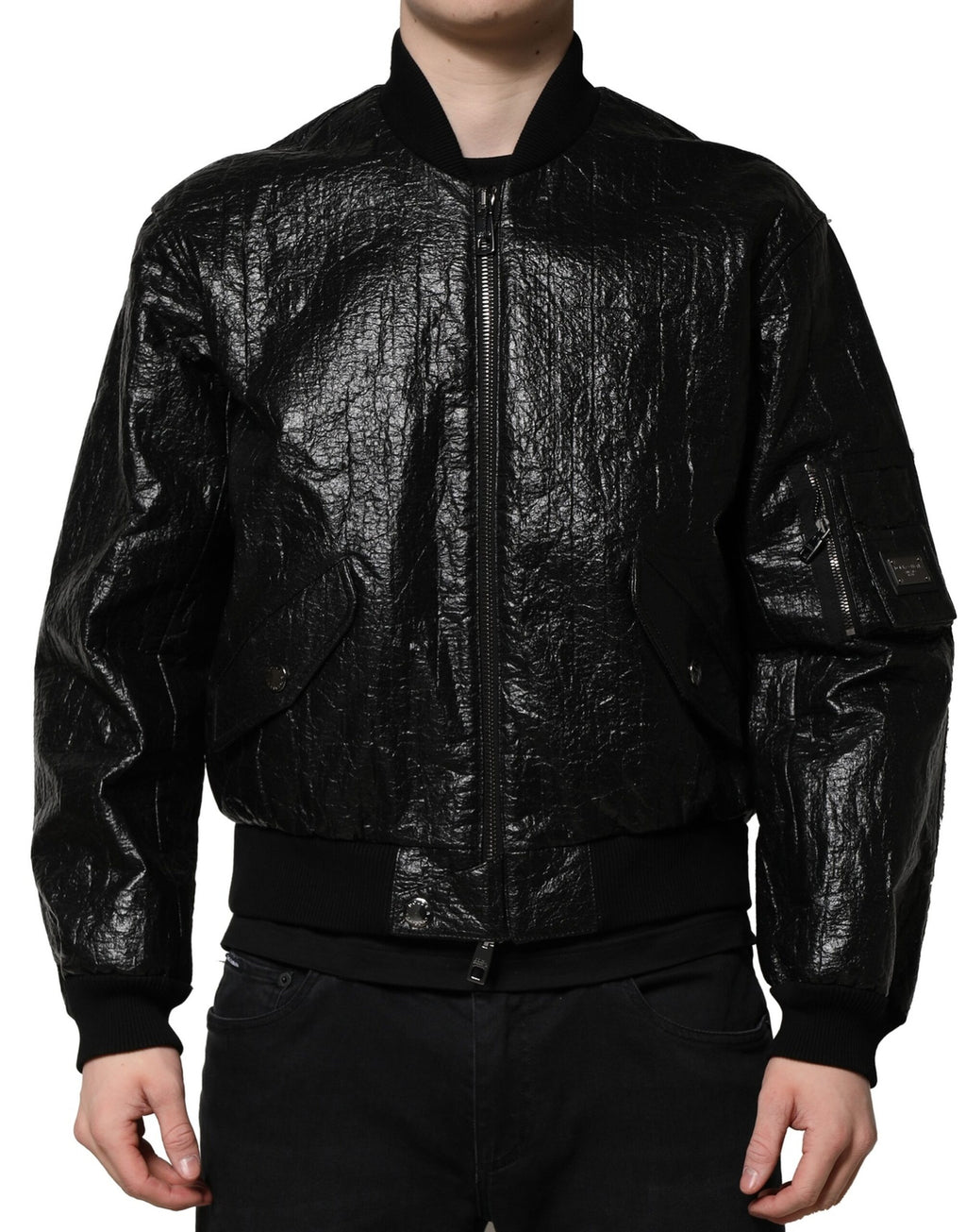 Veste bomber noire Dolce & Gabbana avec plaque logo, fermeture éclair complète, style moderne et élégant.