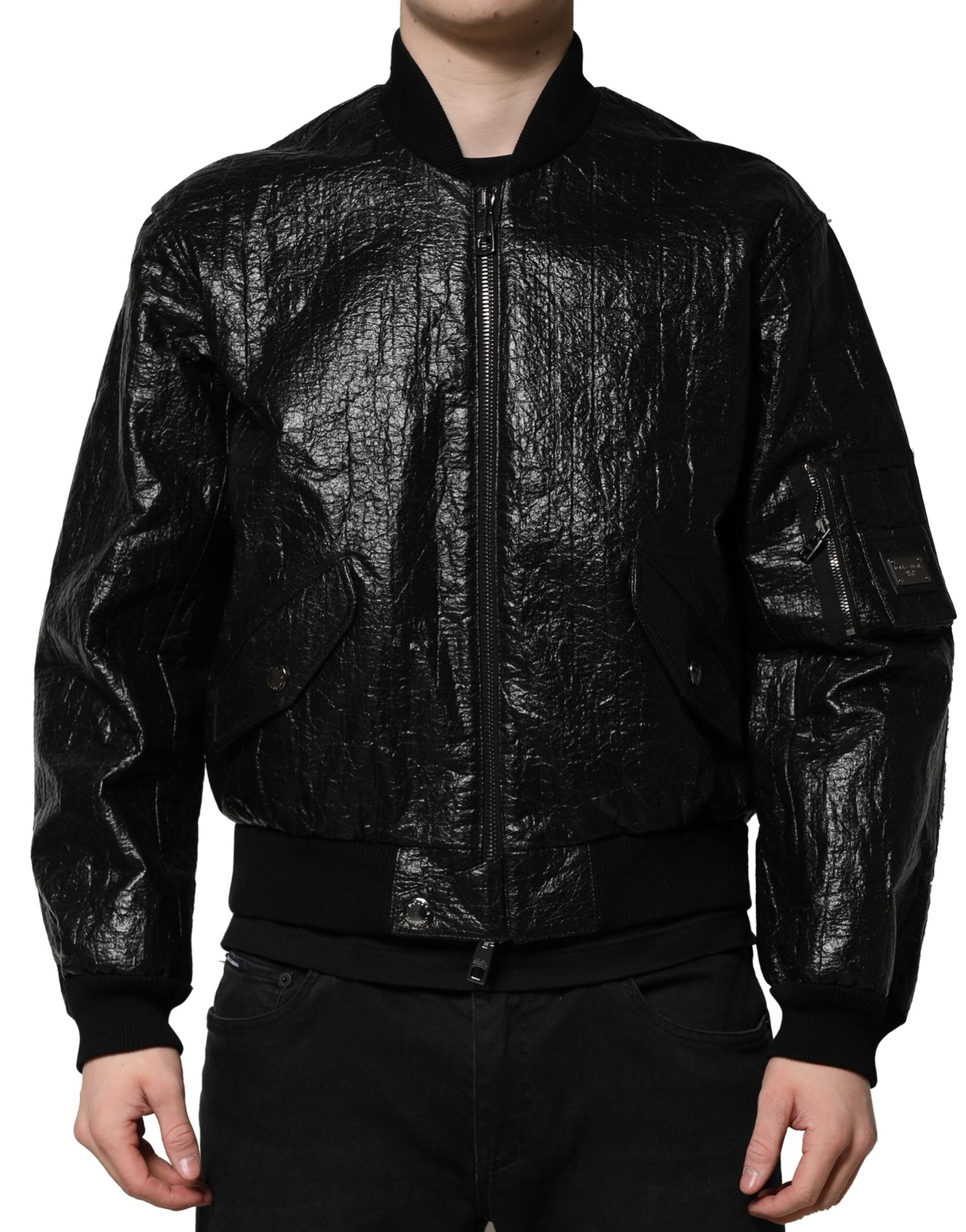 Veste bomber noire Dolce & Gabbana avec plaque logo, fermeture éclair complète, style moderne et élégant.