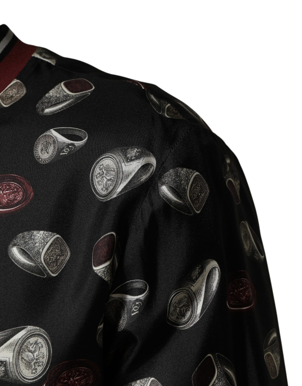 Sweatshirt noir Dolce & Gabbana à col rond avec imprimé de bagues, style décontracté et tendance pour homme.