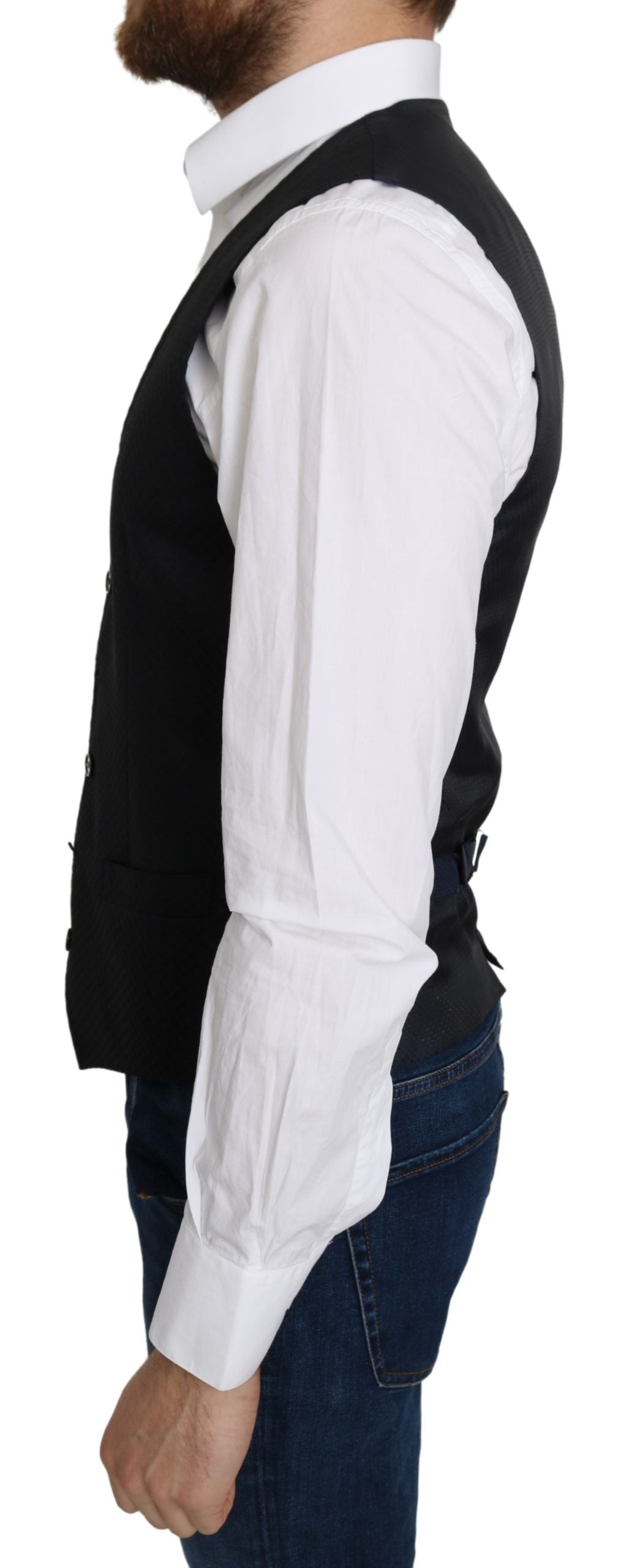 Gilet formel en soie bleu à motif losanges de Dolce & Gabbana, élégant et sophistiqué, porté sur un costume.