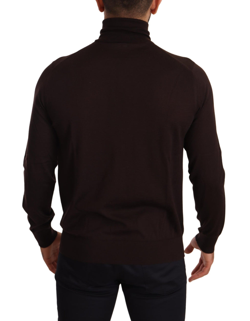Pull en cachemire marron Dolce & Gabbana à col roulé, detail élégant et texture douce visible sur le pull.