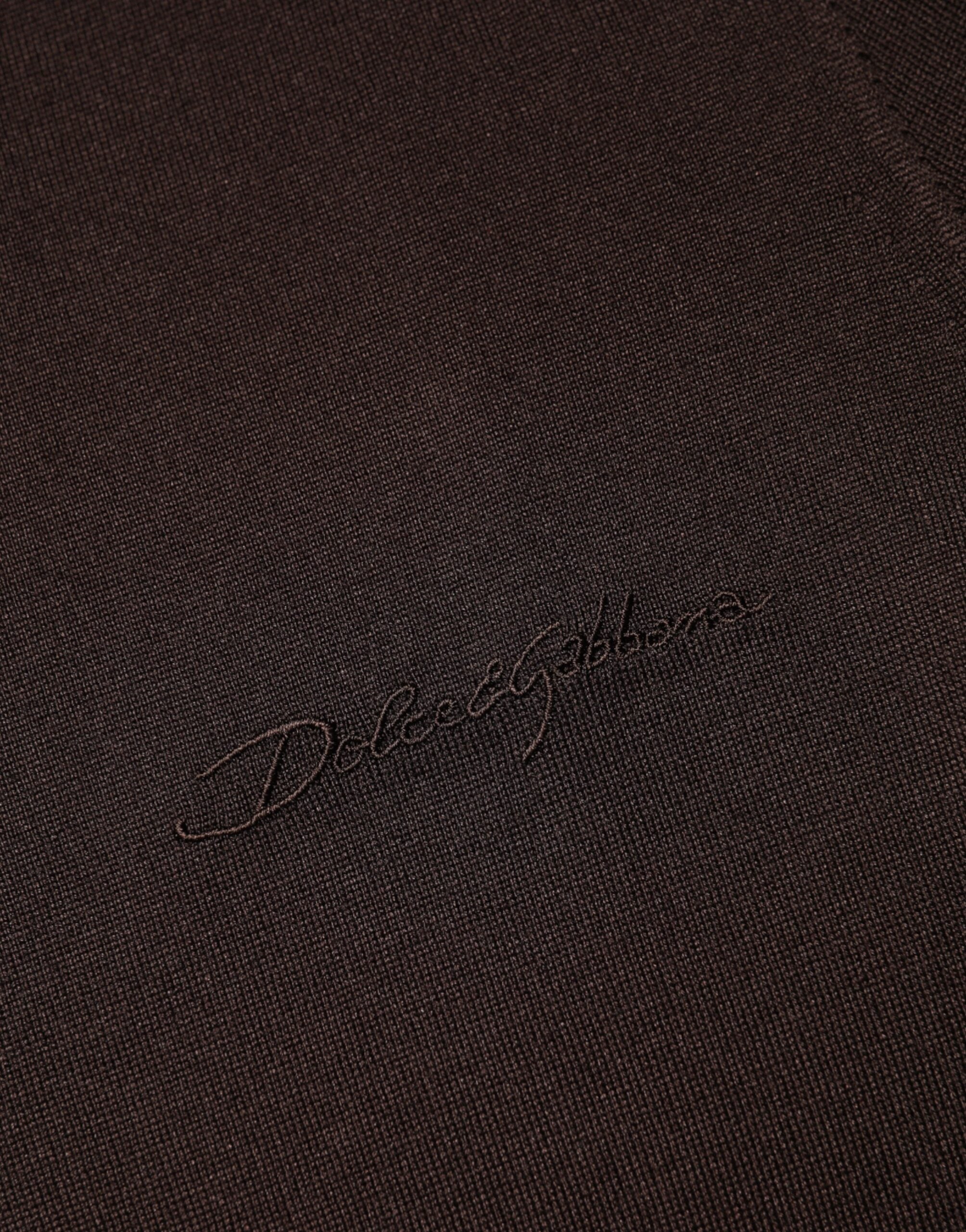 T-shirt en soie marron à col rond à manches courtes de Dolce & Gabbana, vue de face.