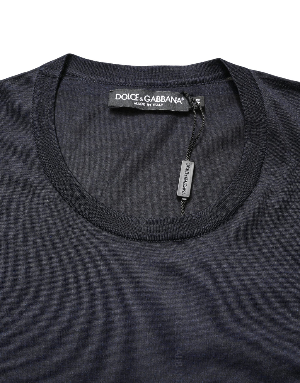 T-shirt homme en soie bleu foncé Dolce & Gabbana avec logo DG, col rond, mode élégante et confortable.