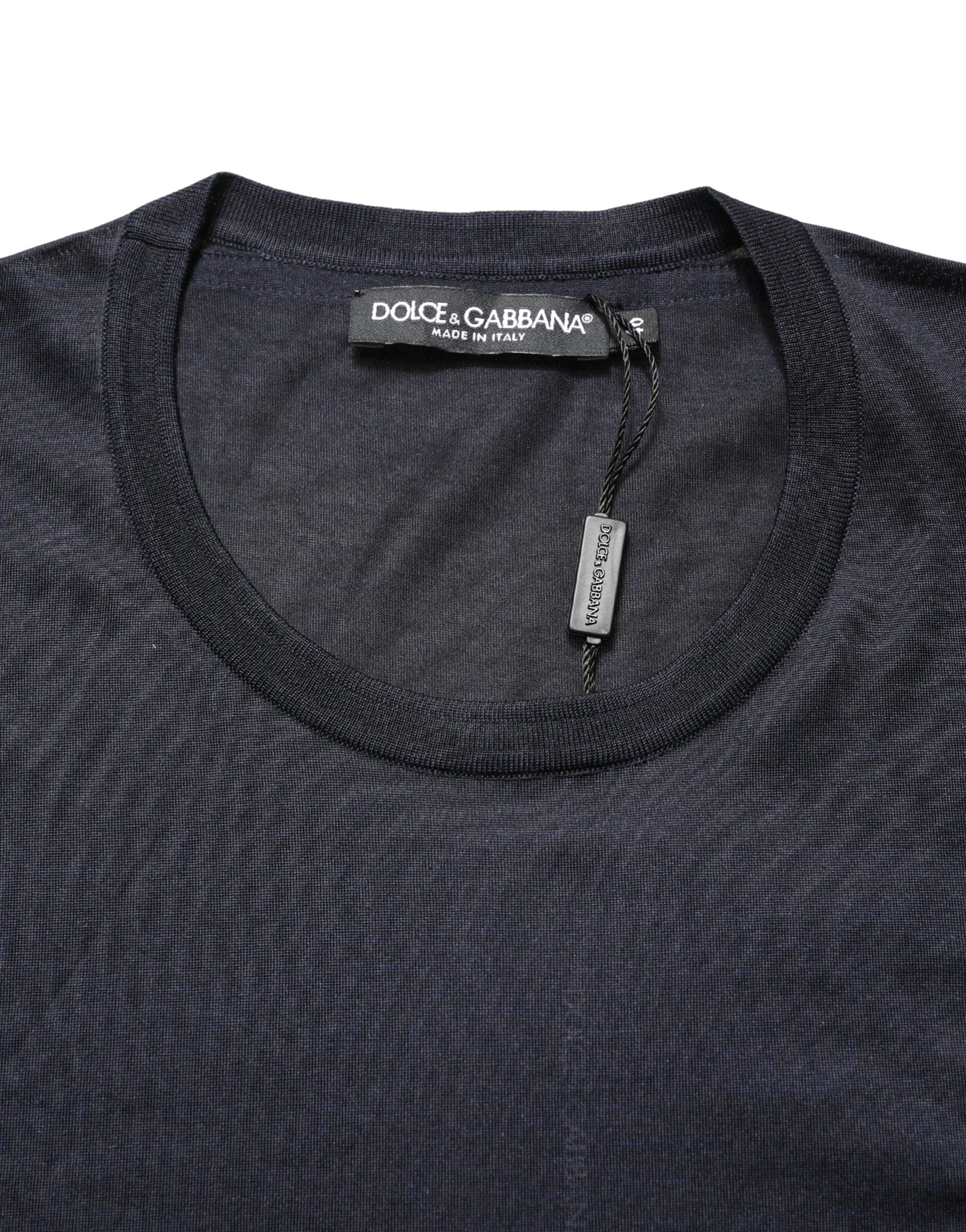 T-shirt homme en soie bleu foncé Dolce & Gabbana avec logo DG, col rond, mode élégante et confortable.