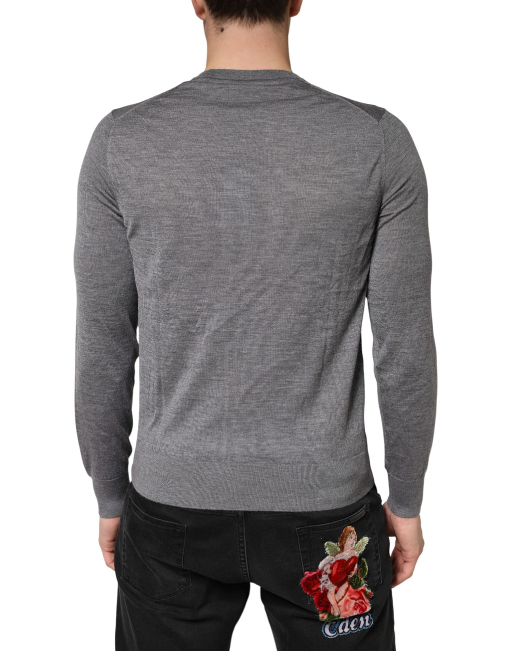 Pull homme Dolce & Gabbana en cachemire gris à col en V, douceur et style élégants.