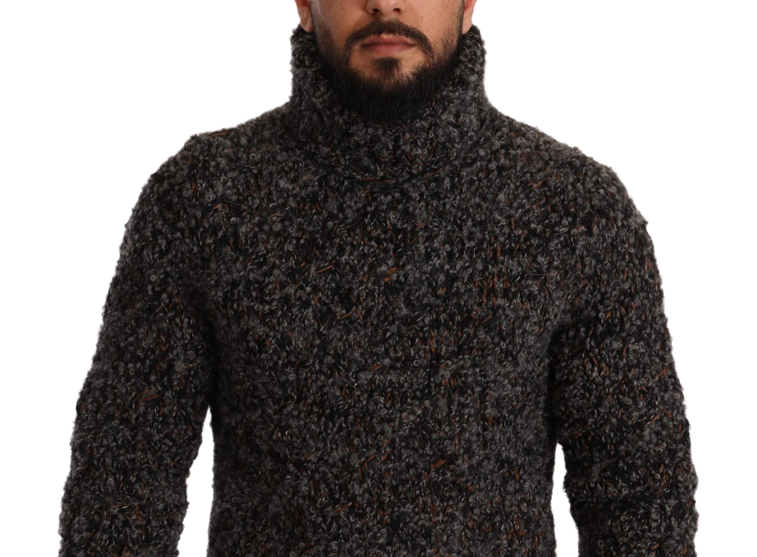 Pull en laine mélangée gris de Dolce & Gabbana avec col roulé, vue de face sur le mannequin.