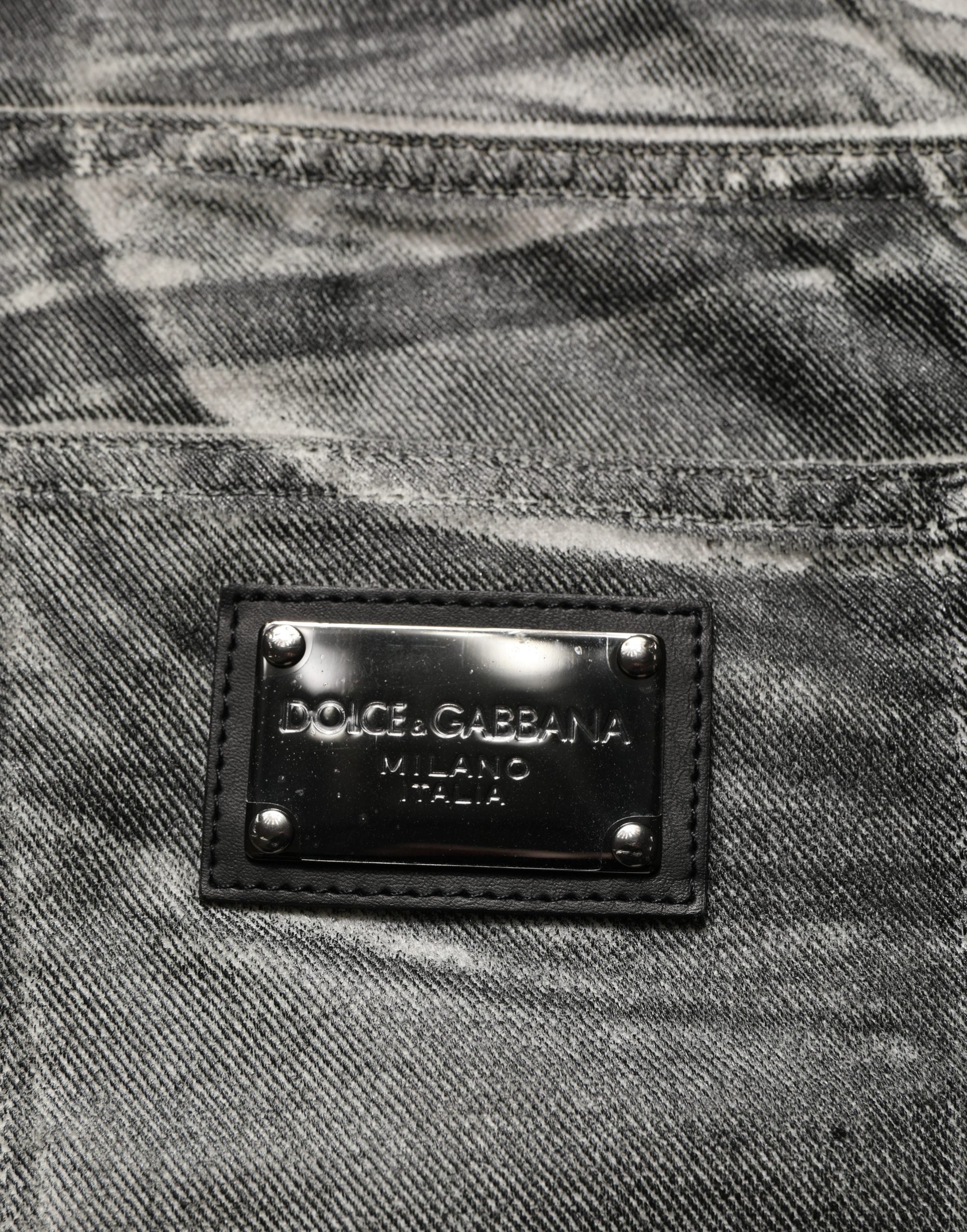 Jean droit gris délavé à taille moyenne Dolce & Gabbana, look décontracté avec détails en denim.
