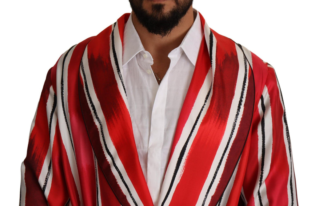 Robe de nuit pour homme Dolce & Gabbana en soie rouge et blanche à rayures, élégant et confortable.
